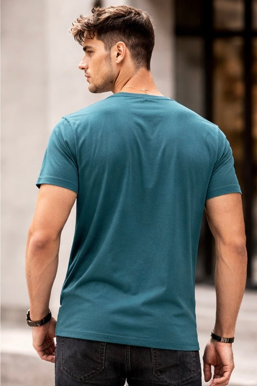 T-shirt with a white linear logo from Armani Exchange.